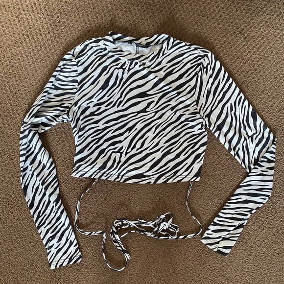 Zebra print backless top🖤 - Picture 2 of 5